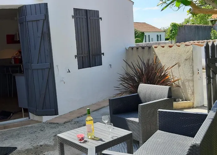 Maison Paisible , A 6 Minutes Des Plages, Velos.
